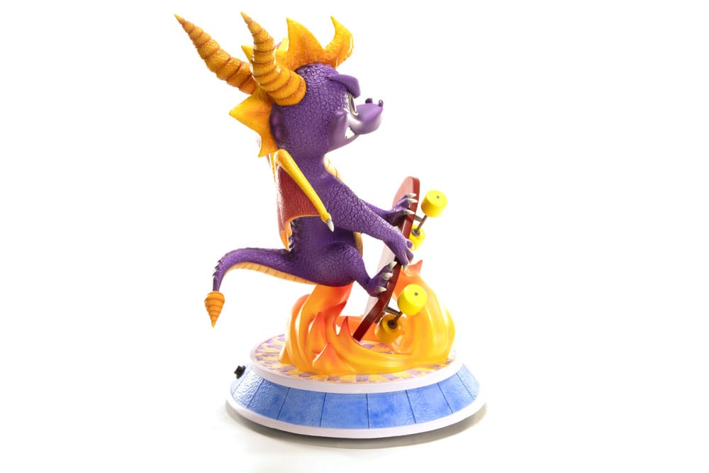 Figrua Spyro : Year of the Dragon Estatua PVC Spyro Skateboard 34 cm