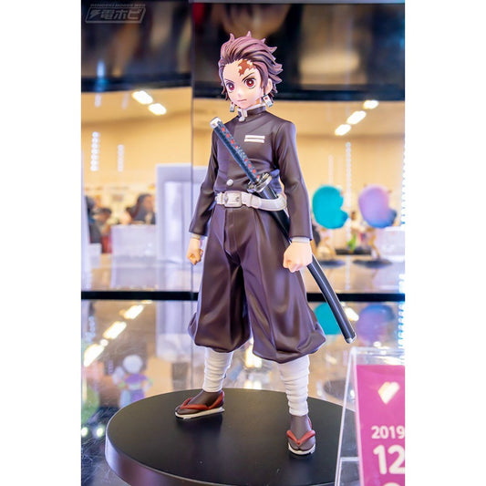 FIGURA BANPRESTO KIMETSU NO YAIBA DEMON SLAYER TANJIRO KAMADO UNIFORME  