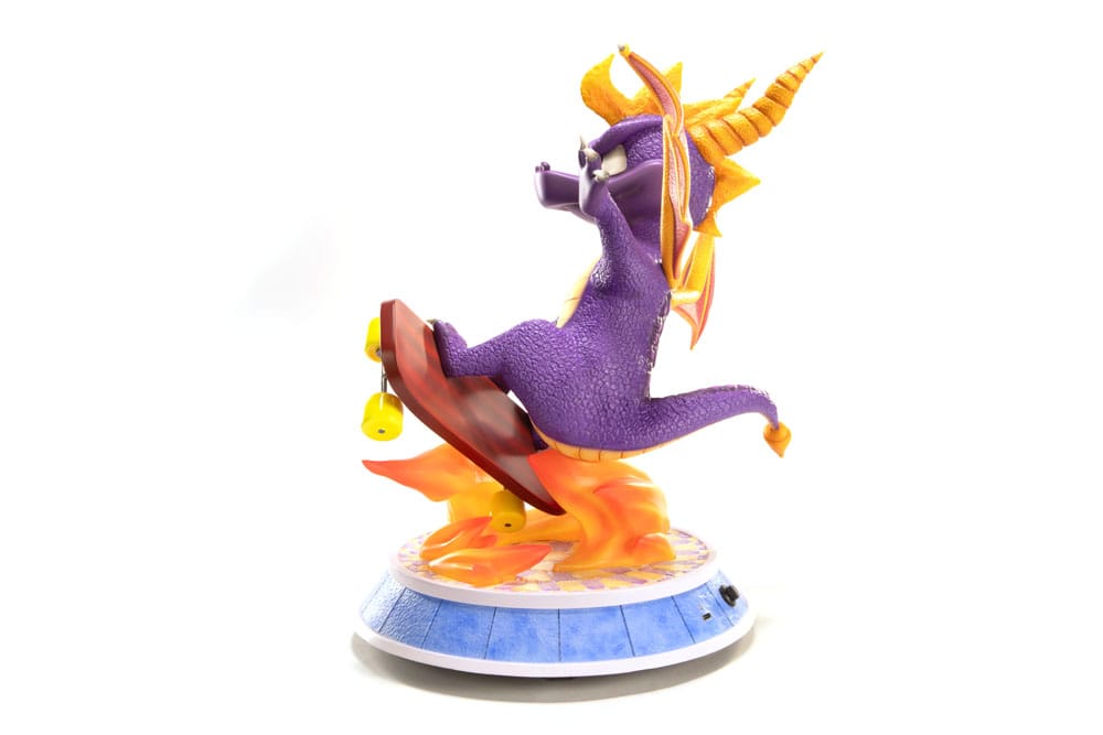 Figrua Spyro : Year of the Dragon Estatua PVC Spyro Skateboard 34 cm   First 4 Figures