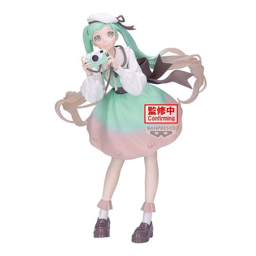 Figura Camera Holiday Memories Hatsune Miku   BANPRESTO
