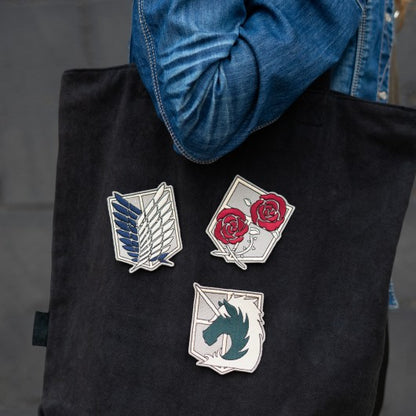 SET DE 3 PARCHES ATTACK ON TITAN   GRUPO ERIK