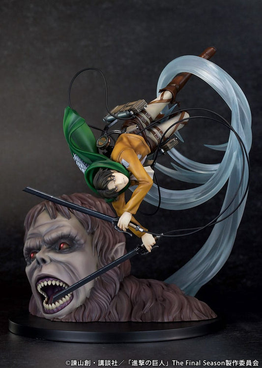 Attack on Titan Estatua PVC 1/7 Levi vs Beast Titan Ver. 28 cm