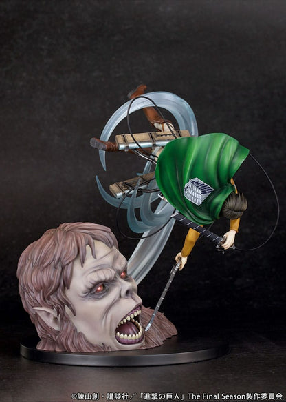 Attack on Titan Estatua PVC 1/7 Levi vs Beast Titan Ver. 28 cm
