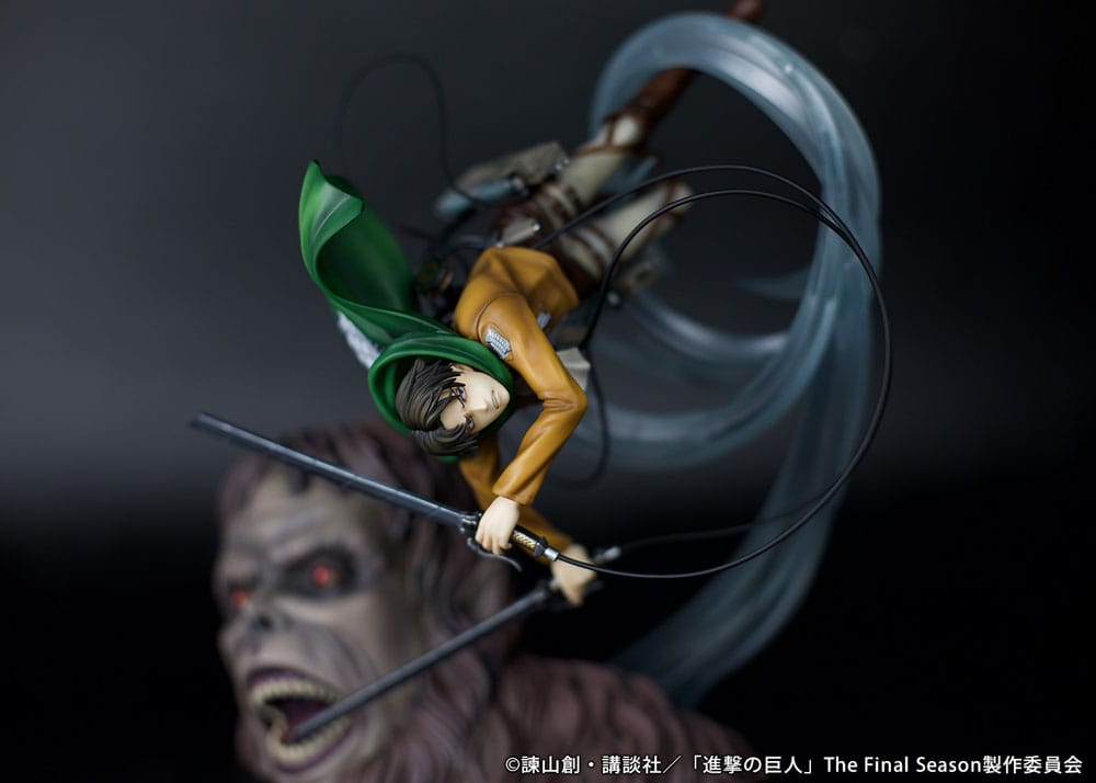Attack on Titan Estatua PVC 1/7 Levi vs Beast Titan Ver. 28 cm