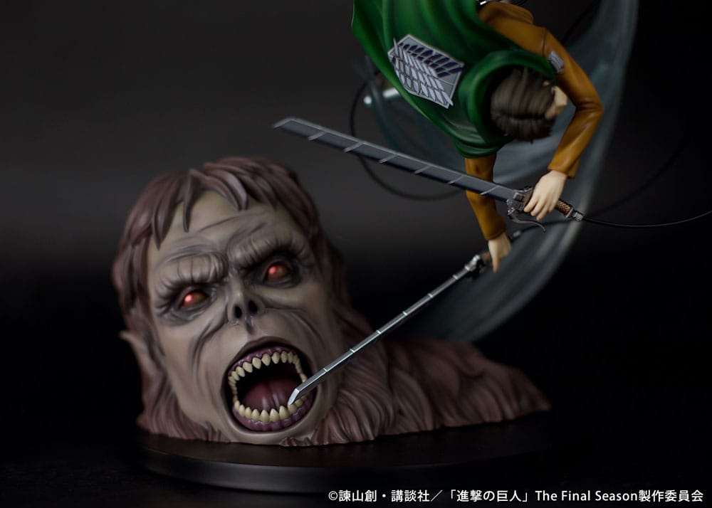 Attack on Titan Estatua PVC 1/7 Levi vs Beast Titan Ver. 28 cm