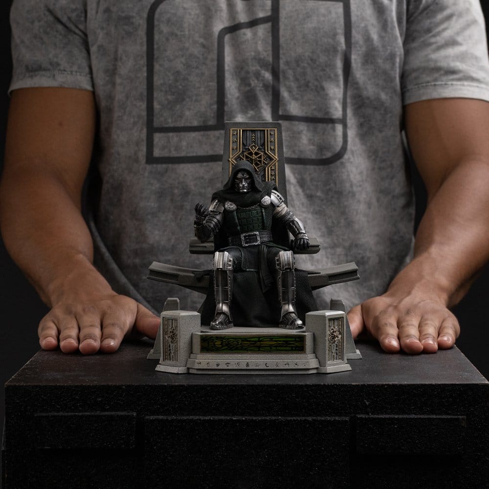 Avengers: Doomsday Estatua 1/10 Art Scale Doctor Doom on Throne 22 cm