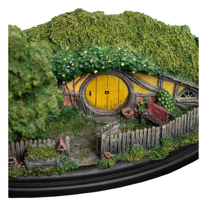 Trilogía de El hobbit Estatua Hobbit Hole -25 Gandalf's Cutting 14 cm  